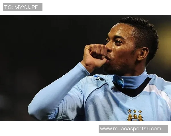 巴西足球踢法的魅力与技巧解析：从桑巴舞步到绿茵场上的艺术表现